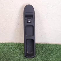 COMMANDE LEVE VITRE PORTE AVANT DROITE