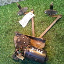 MOTEUR ESSUIE GLACE AVANT