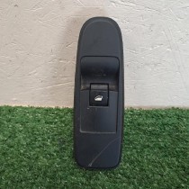 COMMANDE LEVE VITRE PORTE AVANT DROITE