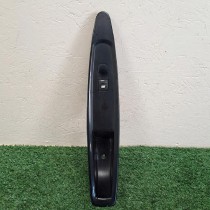 COMMANDE LEVE VITRE PORTE AVANT DROITE