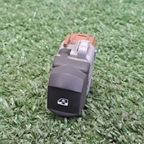 COMMANDE LEVE VITRE PORTE AVANT DROITE
