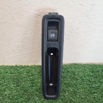 COMMANDE LEVE VITRE PORTE AVANT DROITE