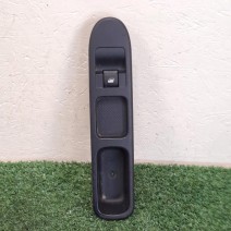 COMMANDE LEVE VITRE PORTE AVANT DROITE