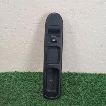 COMMANDE LEVE VITRE PORTE AVANT DROITE